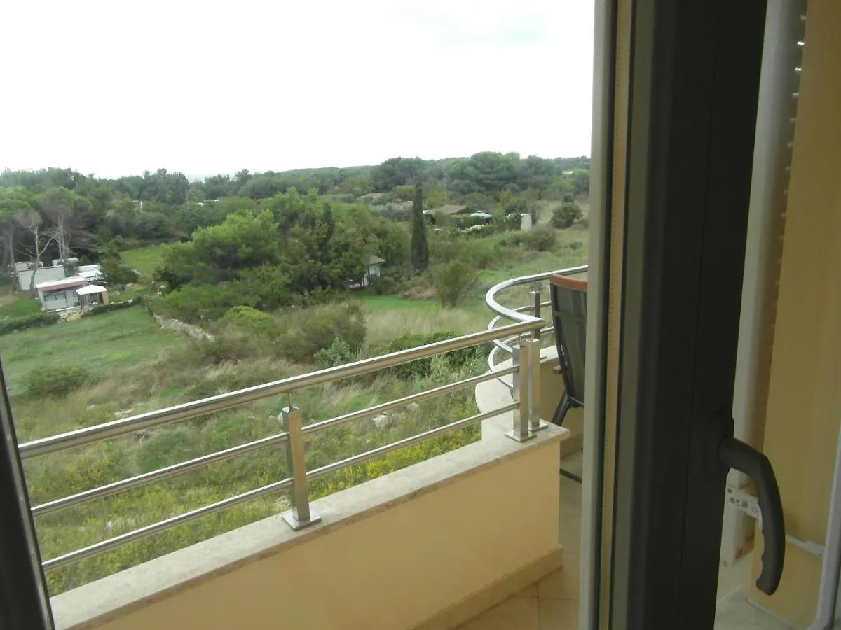 Bentley - Sea-View - 2 Bedroom Apartment Premantura
