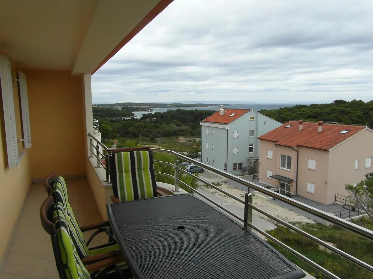 Bentley - Sea-View - 2 Bedroom Apartment Premantura