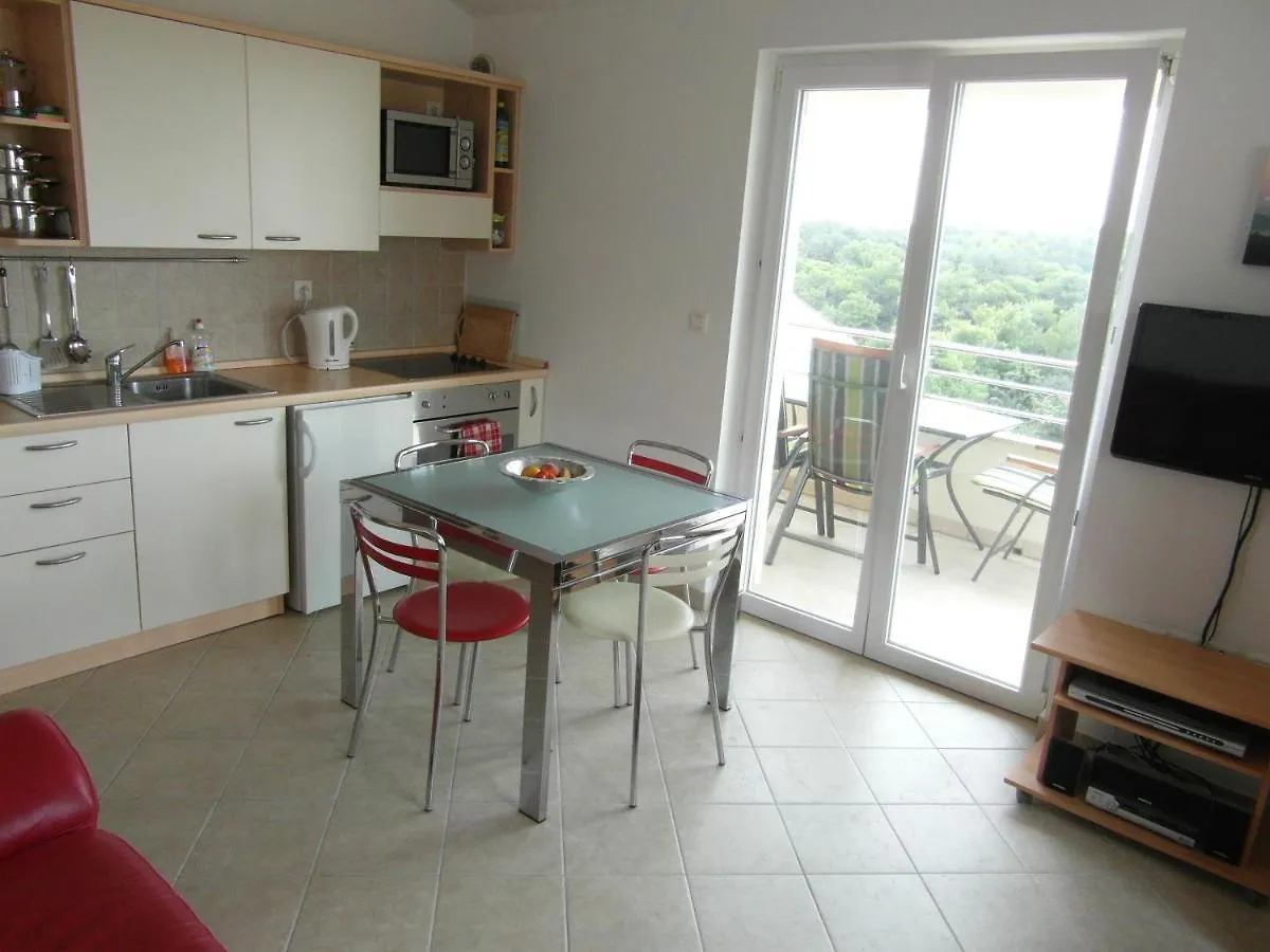 Bentley - Sea-View - 2 Bedroom Apartment Premantura